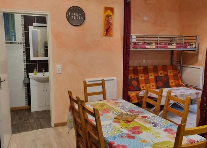 De Plain Pied , Jardin Et Grande Terrasse Ussat